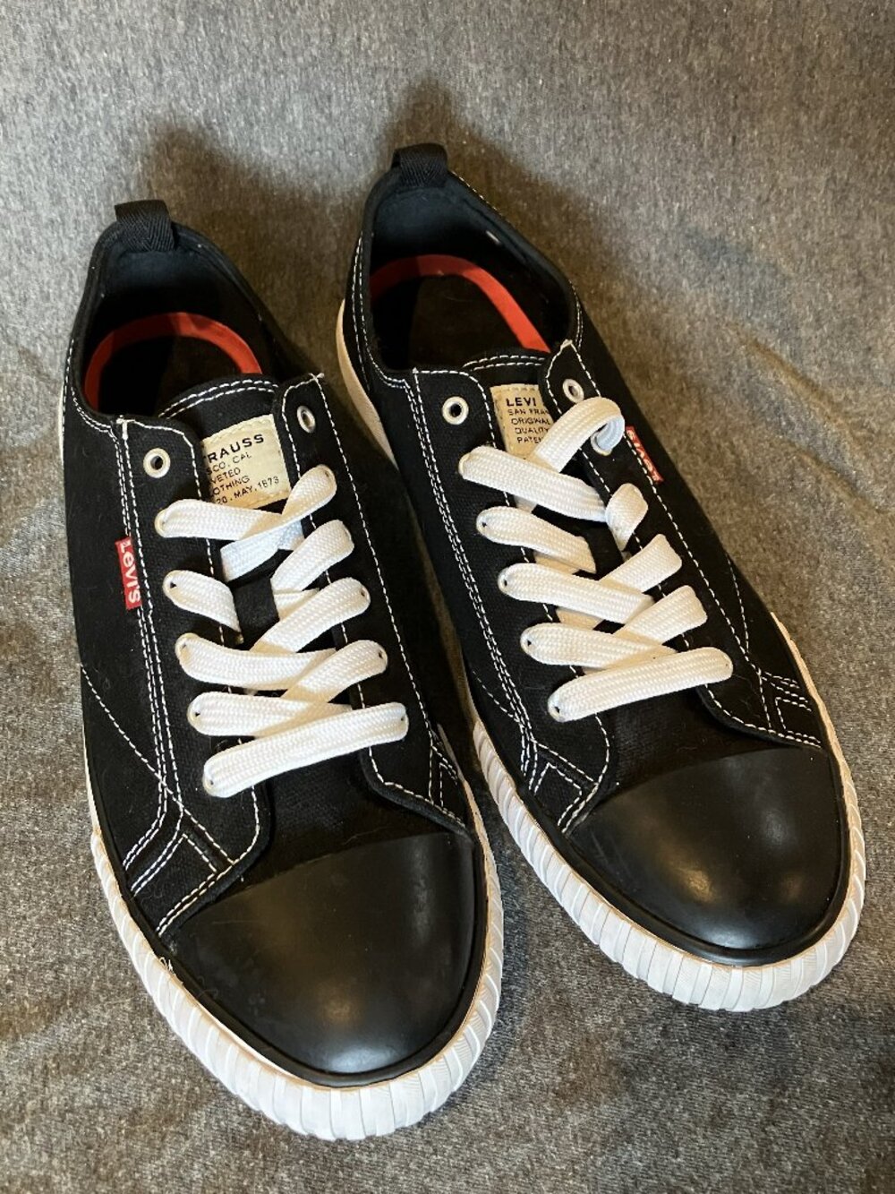 Levi's Black Canvas Low Top Sneakers | Women's 8.5 | Like New